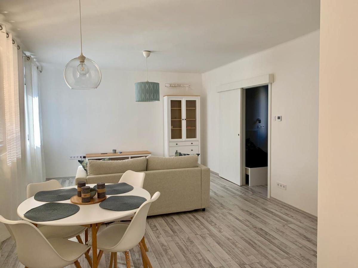 Old Town Apartment Секешфехервар Экстерьер фото